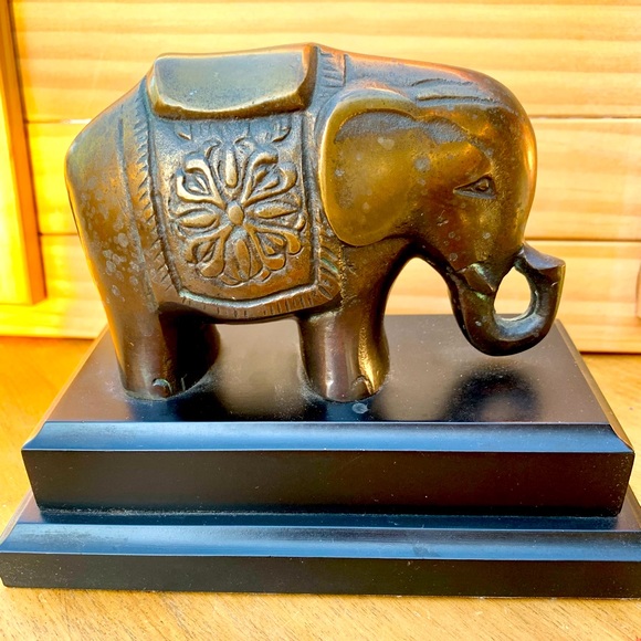 Vintage Embossed Flower Of Life Elephant Statue Book End Figurine - Picture 1 of 11